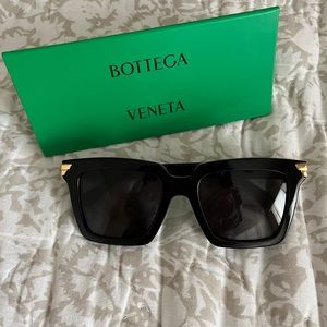 Bottega Veneta Unapologetic BV1005S Sunglasses - 001 - Black/Black - Grey